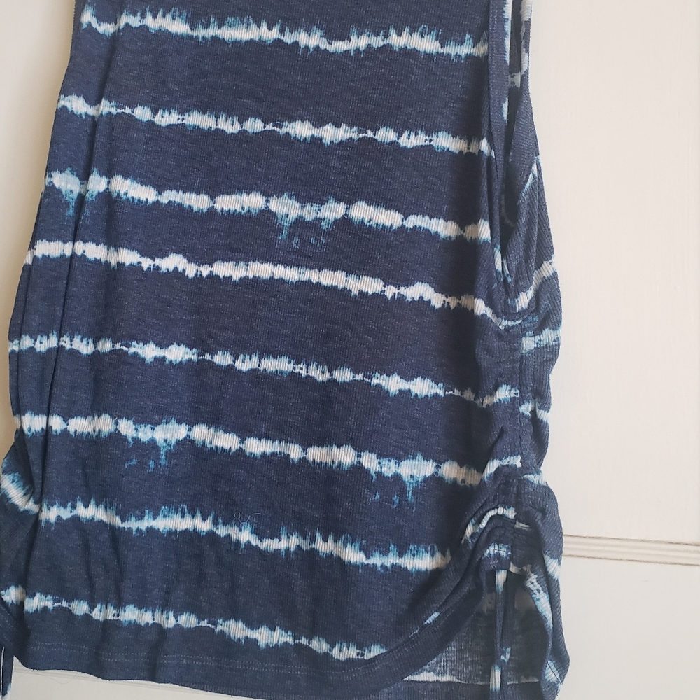 White Line Top - Picture 4 of 4